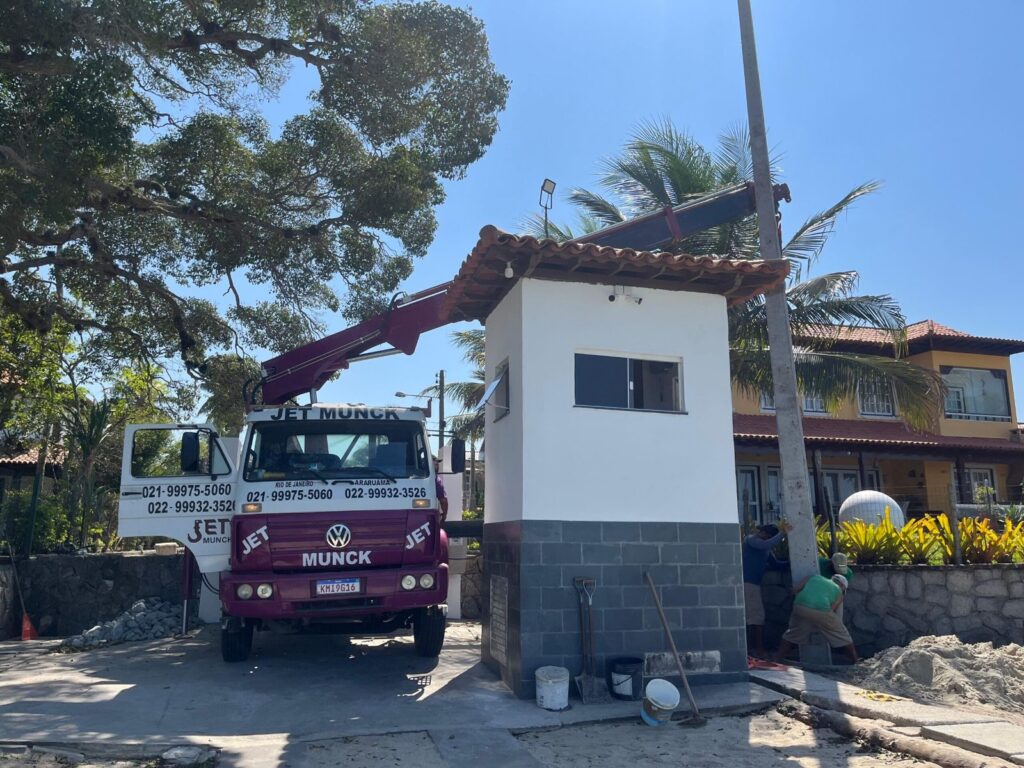 Instalação de poste – Guindaste Lagos